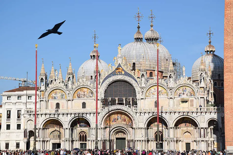 Visita guiada a pé por San Marco, entrada e visita à Basílica e passeio de gôndola Veneza