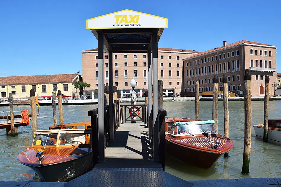 Service de bateau-taxi à Venise