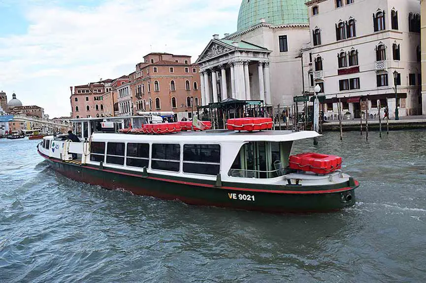 Ligne 5.1 bateau bus vaporetto Venise