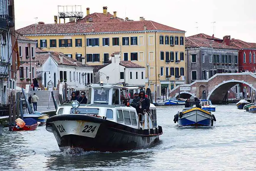 Linha 4.1 barco vaporetto (ônibus aquáticos) Actv Veneza