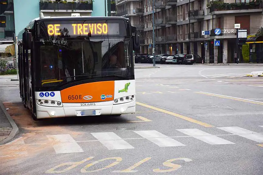 Autobus Linea 8AE Actv Treviso Mestre