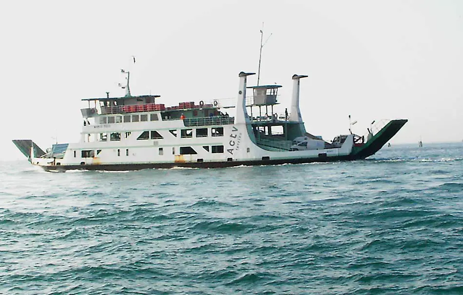 Vaporetto Linea 17 Ferry Pellestrina Lido Venezia